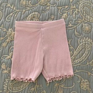Girls comfy but stylish shorts. Size 5T.  Like new.  Cotton/spandex